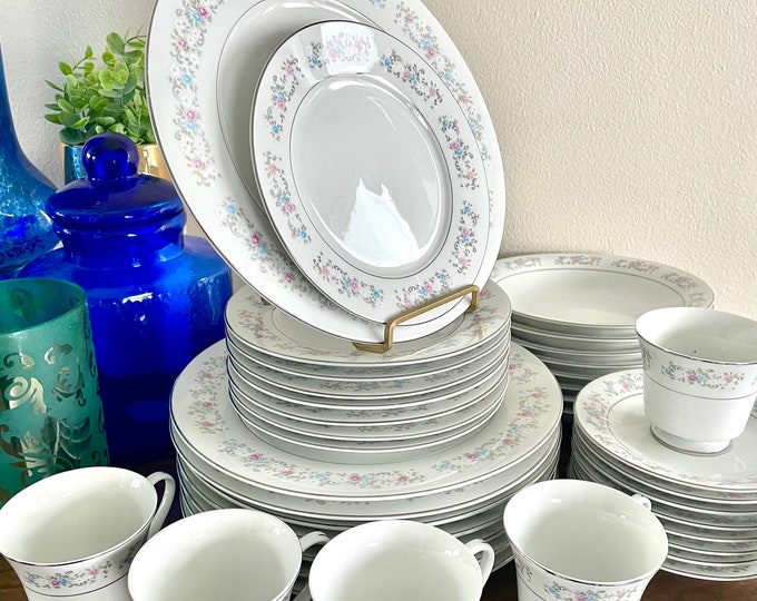 Vintage Dynasty Fine China Place Setting for Four in the Rapture Line