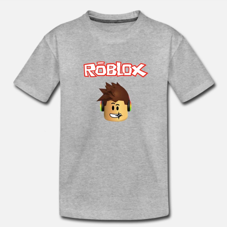 Puede incluir: Una camiseta gris con un logotipo rojo "ROBLOX" y un personaje de dibujos animados con auriculares.