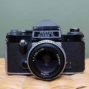 Praktica Pentor Super TL vintage SLR camera Carl Zeiss Jenna Tessar lens 50mm