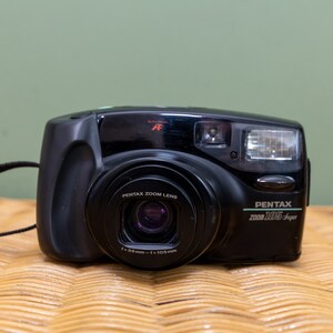 Pentax Zoom 105 Super 35mm Point and Shoot Analog Film Camera Quartz date, compact camera, AF, vintage, analogue
