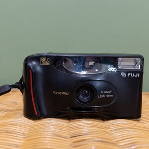 Fuji DL-25 Automatic focus free 35mm Point and Shoot camera, analogue, film camera, compact camera, AF, vintage, camera with film