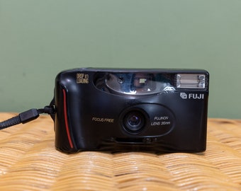 Fuji DL-25 Automatic focus free 35mm Point and Shoot camera, analogue, film camera, compact camera, AF, vintage, camera with film