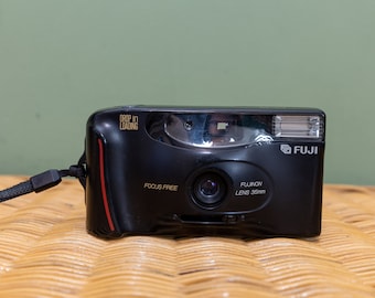 Fuji DL-25 Automatic focus free 35mm Point and Shoot camera, analogue, film camera, compact camera, AF, vintage, camera with film