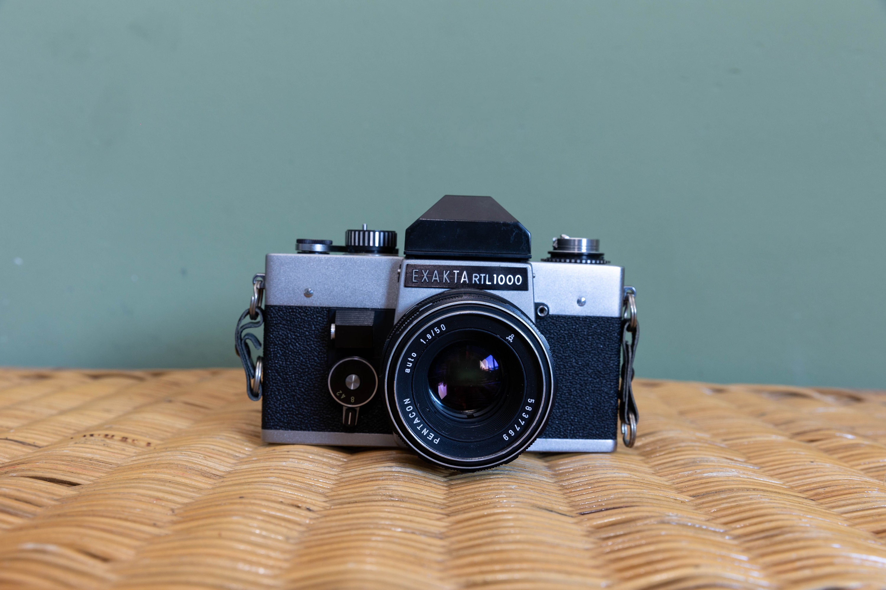 フィルムカメラ PENTACON EXA 1b / DOMIPLAN 50mm f1.8 PENTACON EXA 1b + DOMIPLAN 50mm f1.8