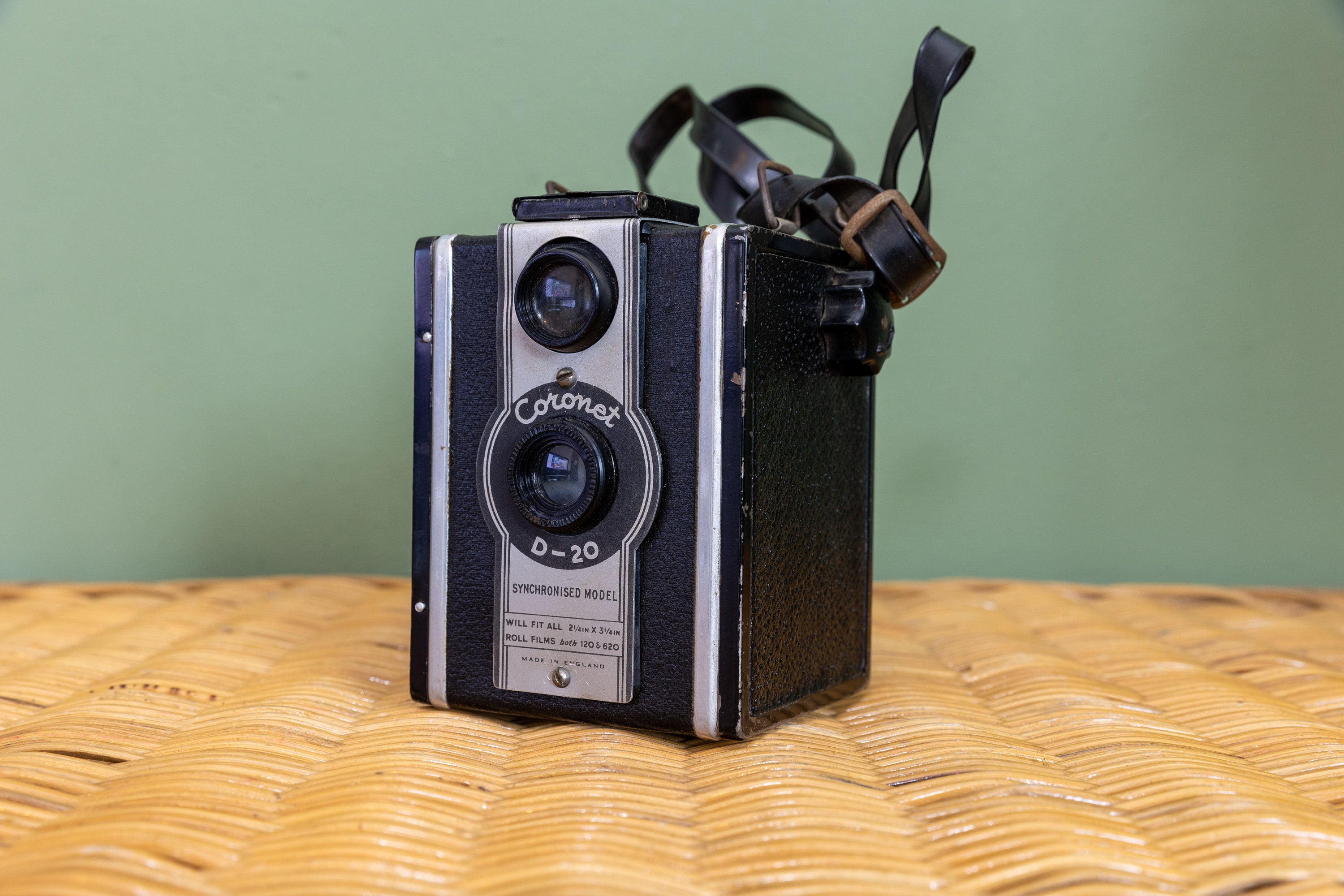 Coronet D-20 box camera from the 50's