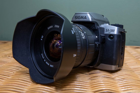シグマ SA-300 と 3 つのレンズ | 28-105 mm | 18-35 mm | 70-210 mm