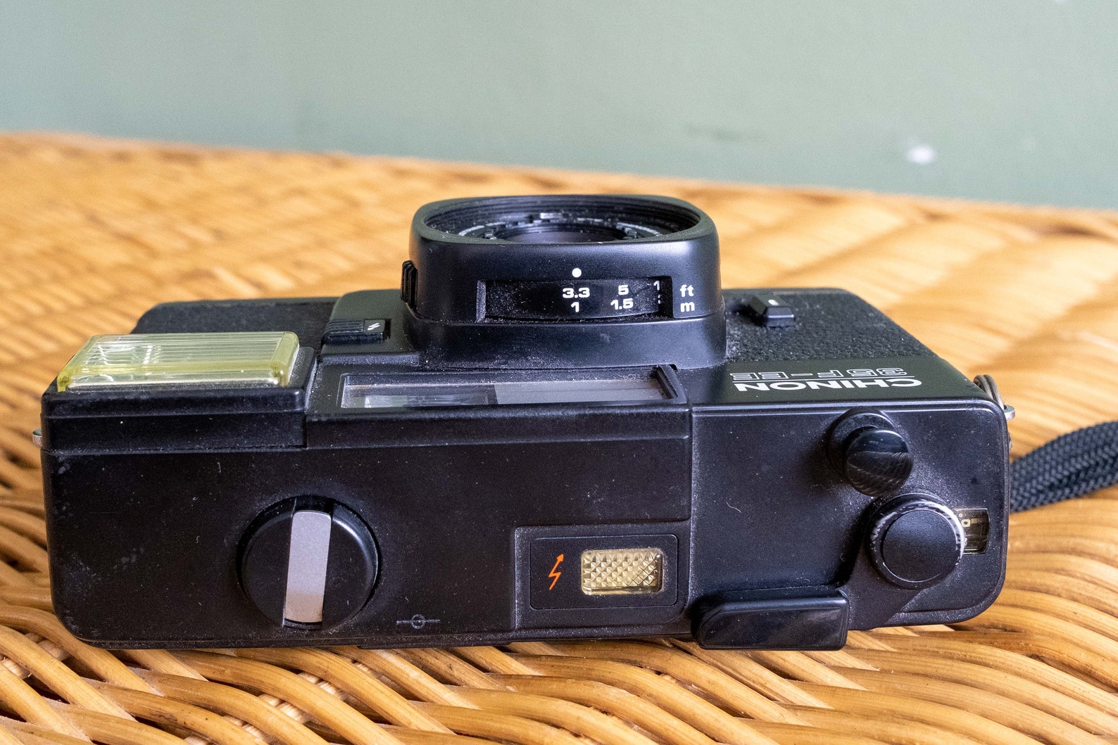 ② Chinon 35F-A, point&shoot *comme neuf - Appareils photo analogiques