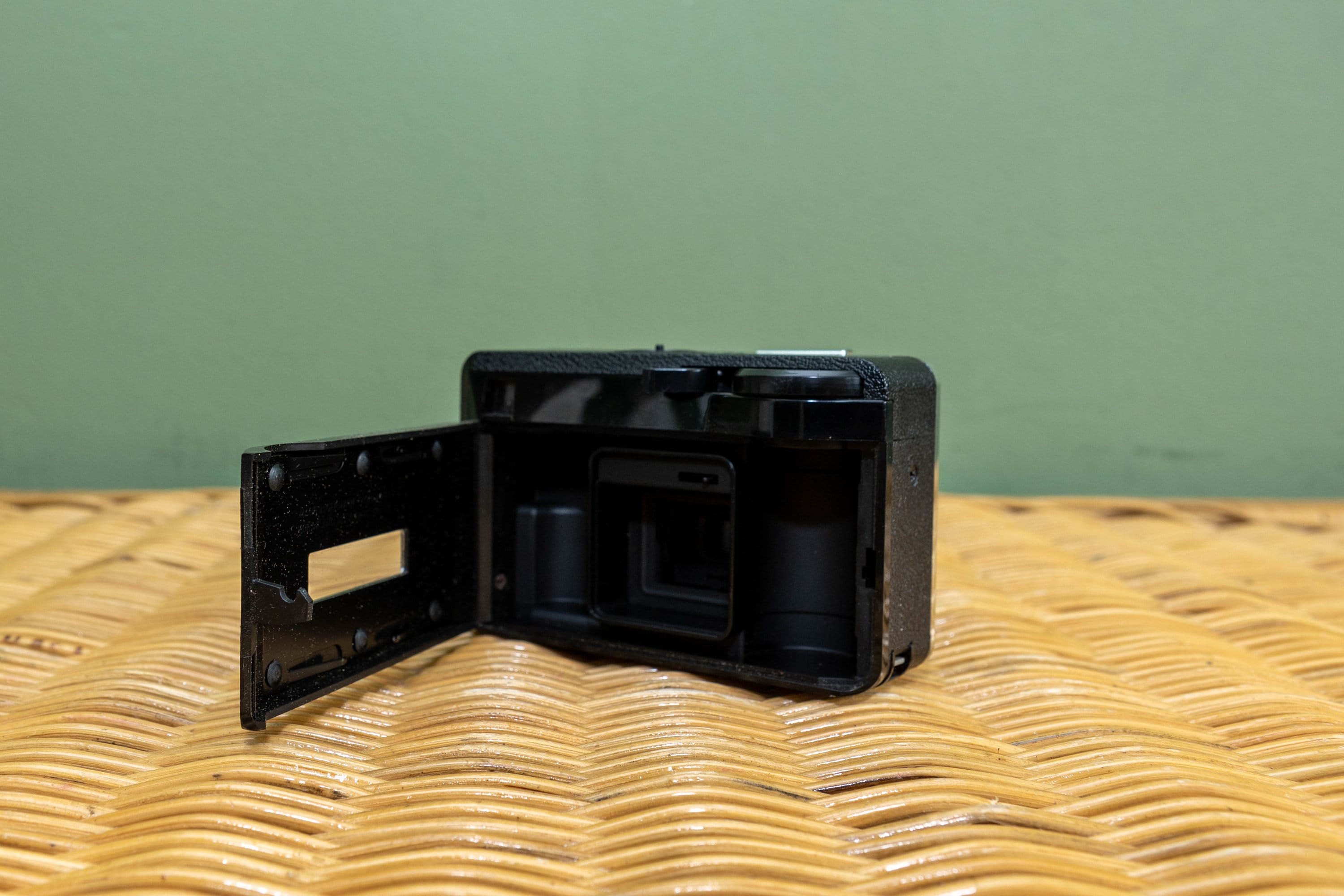 フィルムカメラ Kodak Instamatic camera 177x Kodak Instamatic 177X 126 Film Camera - YouTube