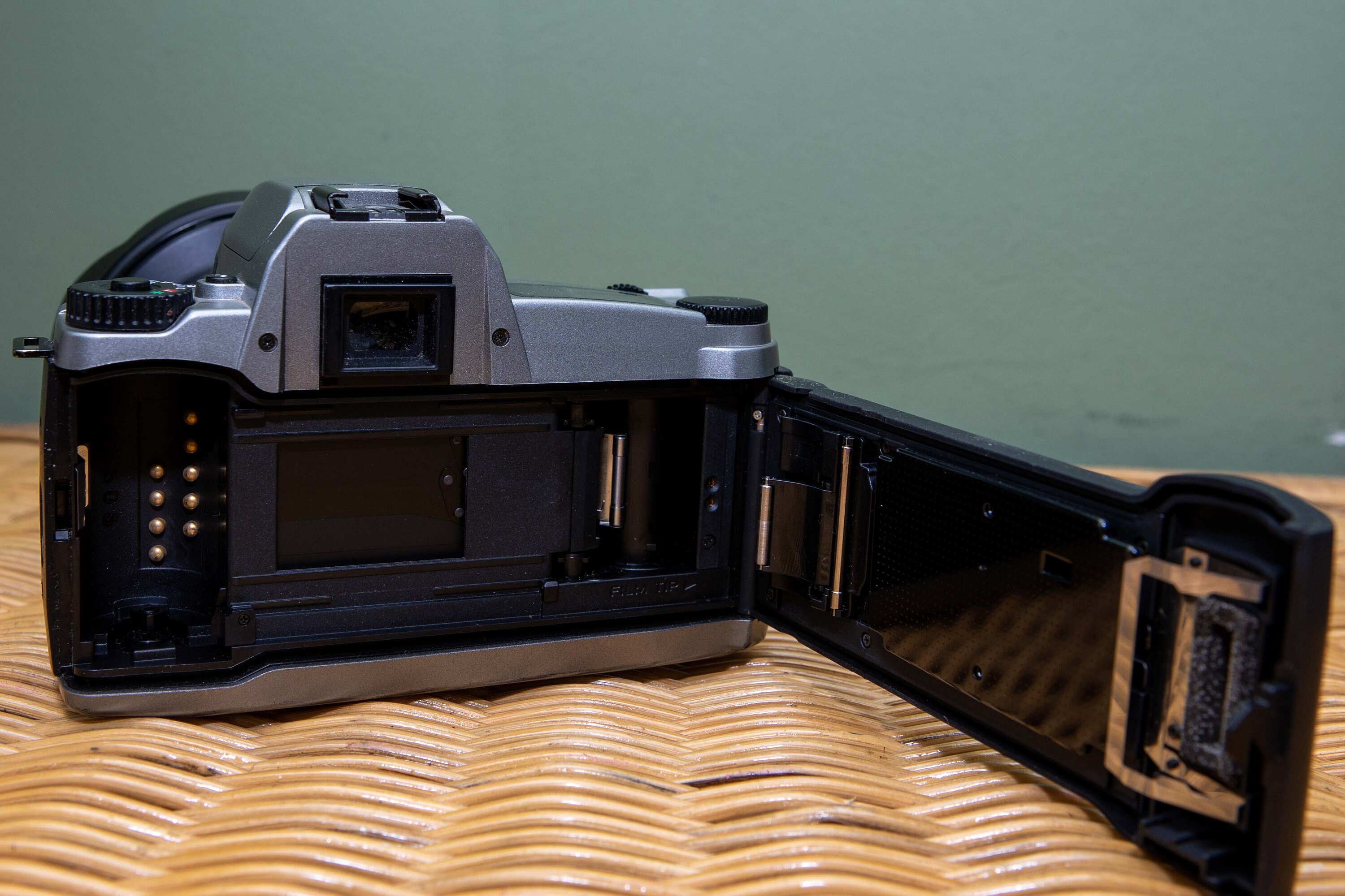 シグマ SA-300 と 3 つのレンズ | 28-105 mm | 18-35 mm | 70-210 mm