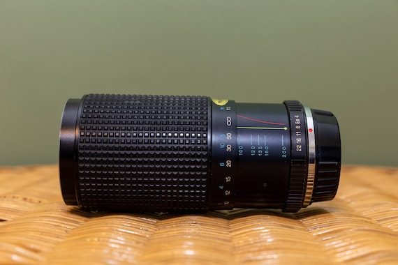 Tokina 80-200mm F4.5 ズームレンズ Tokina 80-200mm f4.5 Lens for Canon FD | Blue Moon Camera