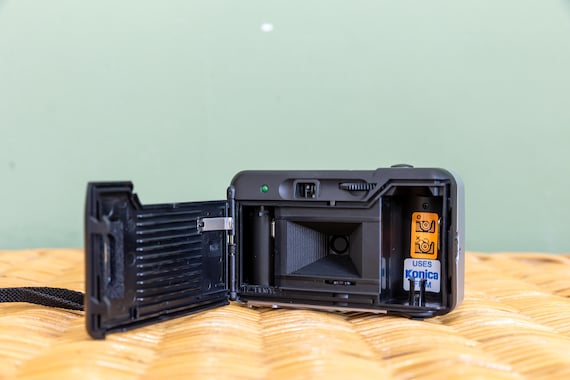 Appareil Photo Konica – Pour Pièces – Ne Fonctionne Pas – Noir
