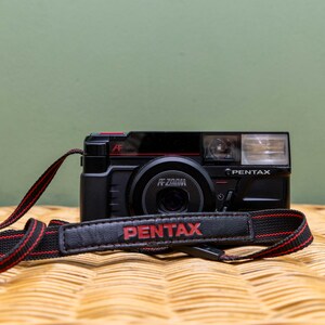 point and shoot Pentax Zoom 70-s, 35mm camera, analogue, film camera, compact camera, AF, vintage camera with film, lomo, 80&#39;s