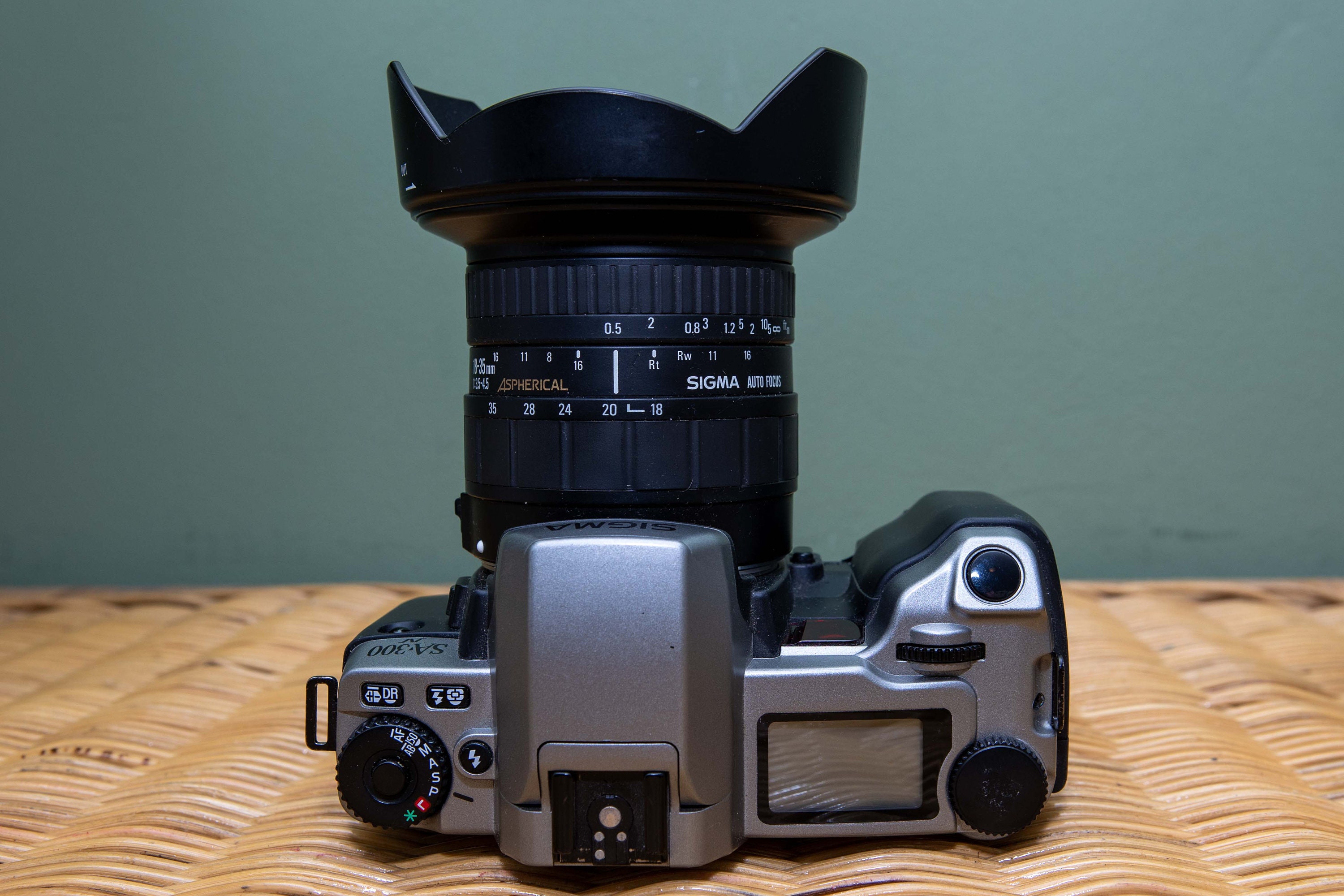 シグマ SA-300 と 3 つのレンズ | 28-105 mm | 18-35 mm | 70-210 mm