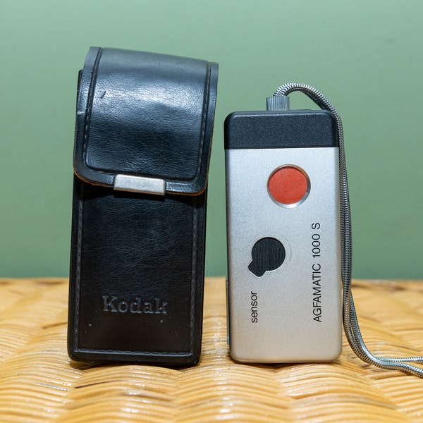 Kodak agfamatic 1000S 110 Film pocket camera- Vintage w/ case