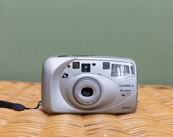 Yashica Bijval Zoom 65. f32,5 - 65mm lens Kyocera Point and Shoot APS Camera