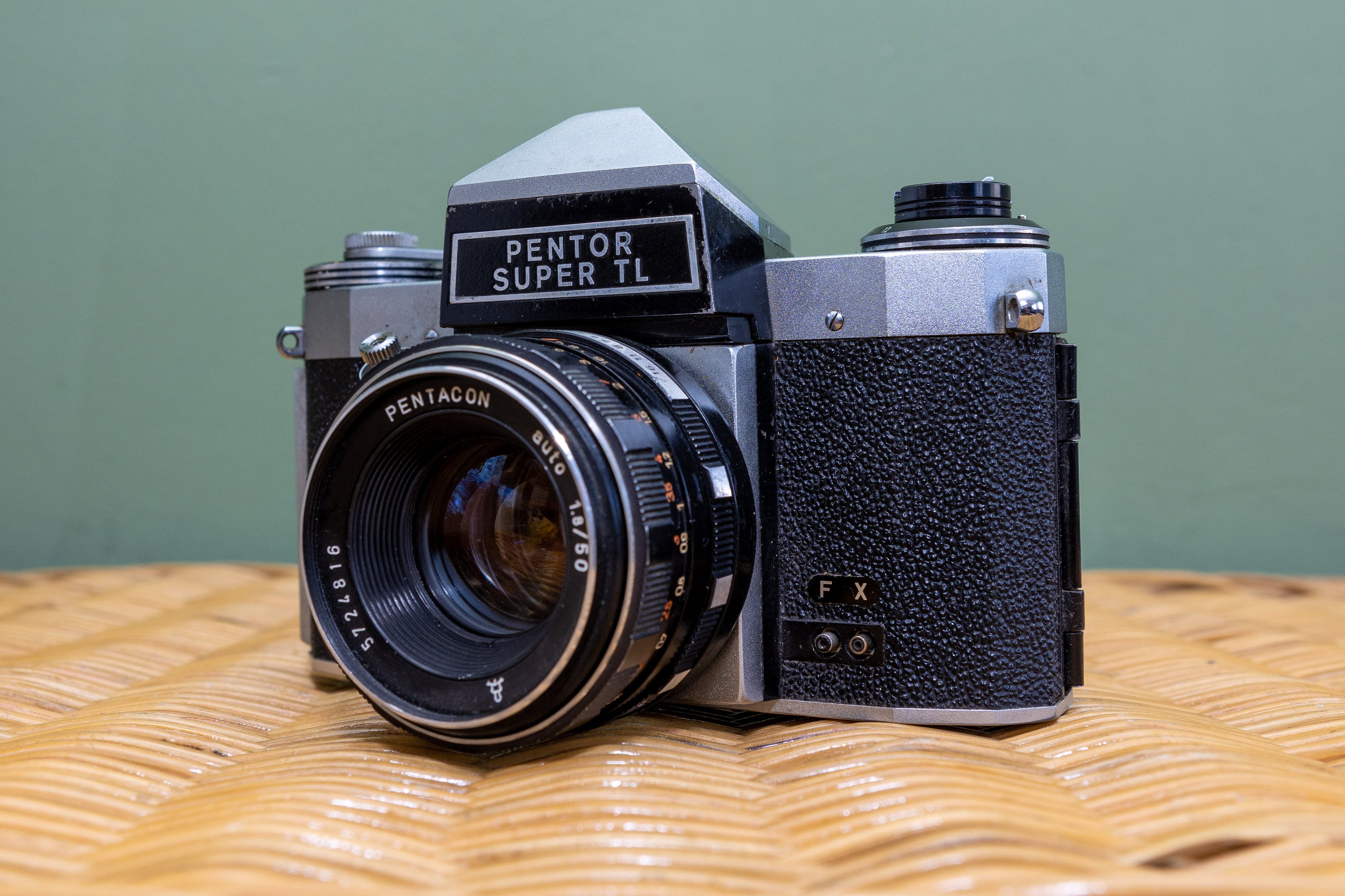 Praktica Pentor Super TL Vintage SLR Camera Pentacon Auto 50mm