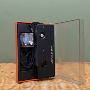 Agfa Autostar pocket Color Optar 1:11/32 W/ case