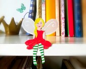 Ronda Ranunculus - Kantenhocker, Elfe aus Papier, Dekoration fürs Regal - kleines Geschenk, Frühlingsdeko, schönes Mitbringsel