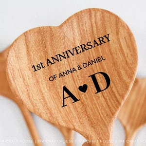 Cuillère coeur en bois gravée personnalisée, cadeau d'anniversaire rustique image 1