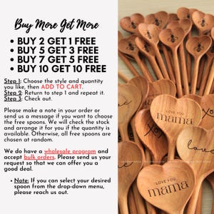 Puede incluir: Primer plano de un mont&oacute;n de cucharas de madera en forma de coraz&oacute;n con el texto "Love You Mama" grabado en ellas. Las cucharas est&aacute;n dispuestas de forma aleatoria. El texto "Buy More Get More" est&aacute; en la parte superior de la imagen. El texto "Buy 2 Get 1 Free, Buy 5 Get 3 Free, Buy 7 Get 5 Free, Buy 10 Get 10 Free" est&aacute; listado debajo del t&iacute;tulo. El texto "Add to Cart" tambi&eacute;n es visible en la imagen.