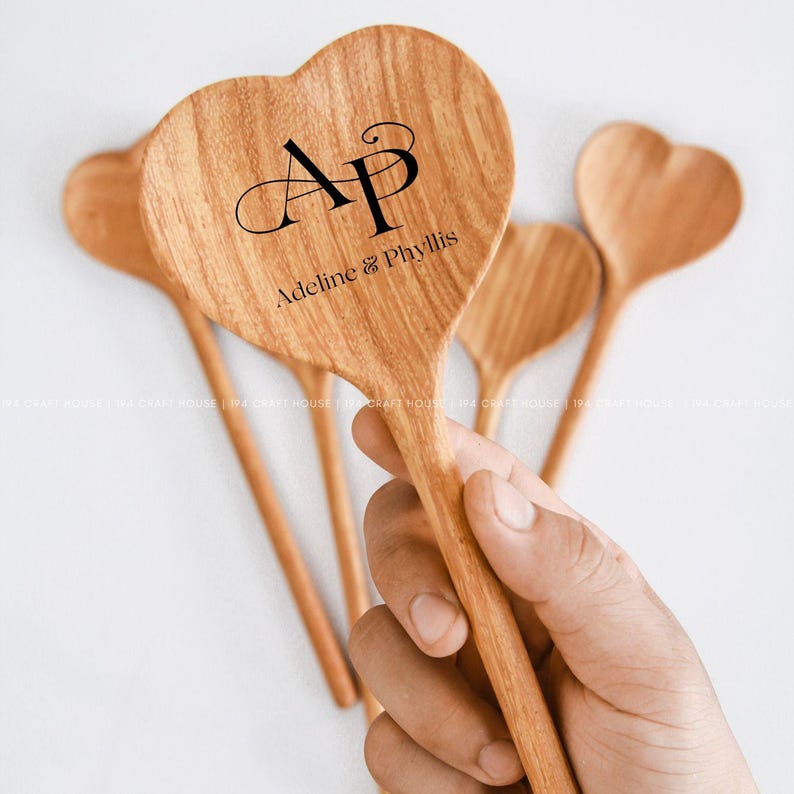 Personalisierter Herz Holzlöffel: Doussie Holz Küchenutensil, Paar Geschenk Bild 1