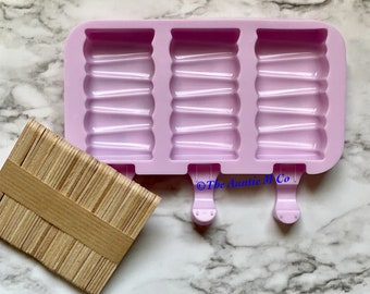 SALE: Zigzag Silicone Cakesicle, Popsicle, Ice Cream Mold includes 50 FREE Wooden Sticks and Lid!
