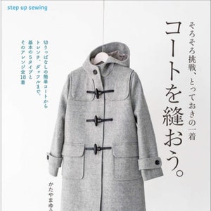 Könnte beinhalten: Ein Buchcover mit einem grauen Kapuzenmantel auf einem Kleiderbügel. Der Titel des Buches lautet "Nähen Sie einen Mantel" auf Japanisch. Der Text auf dem Cover lautet: "Step up sewing.  Fordern Sie sich mit einem besonderen Stück heraus.  Nähen Sie einen Mantel.  Von einfachen Mänteln bis zu Trenchcoats und Dufflecoats.  5 Grundtypen und 18 Variationen.  Yuuko Katayama."