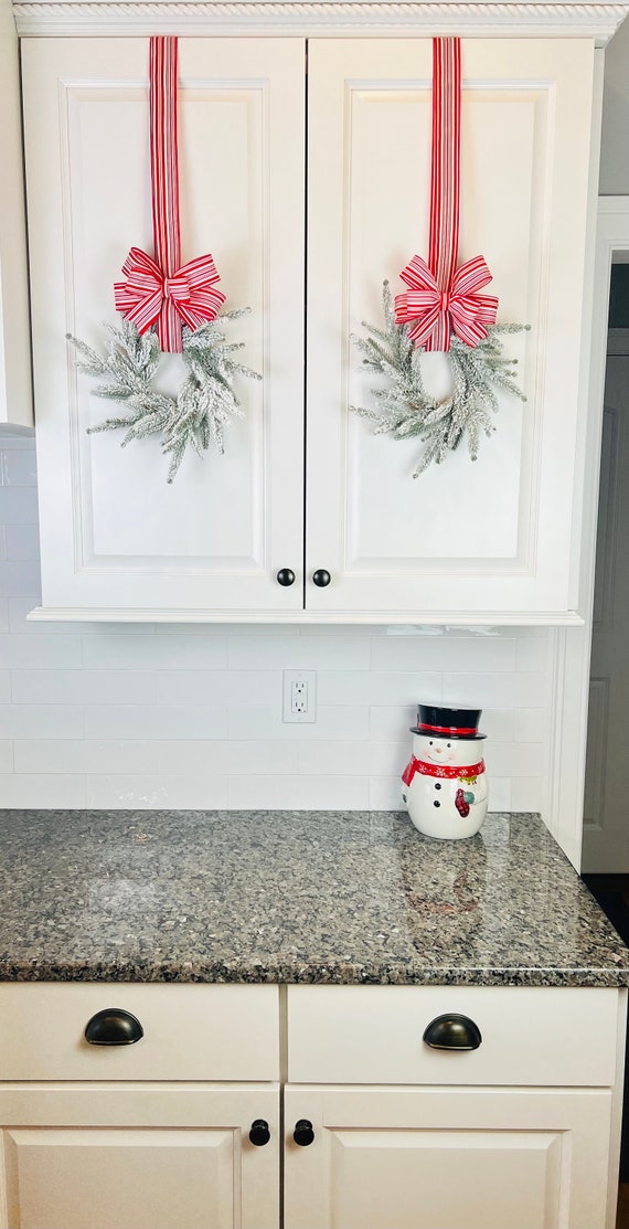 How to Decorate Top of Kitchen Cabinets for Christmas: Festive Ideas