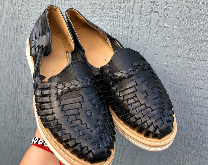 black huaraches girls