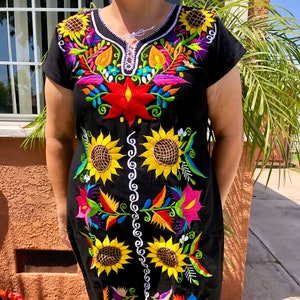 Embroidered Mexican Dress, Embroidered  Floral Mexican Dress, Women Mexican dress, Vestido Mexicano para mujer