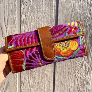 Mexican leather wallet, Mexican embroidered floral wallet, Women Mexican Artisanal Wallet Red