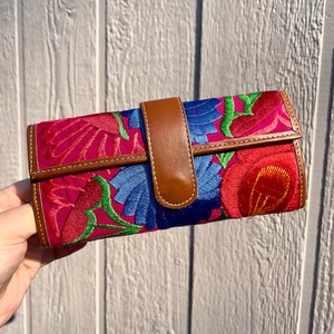 Mexican leather wallet, Mexican embroidered floral wallet, Women Mexican Artisanal Wallet image 4