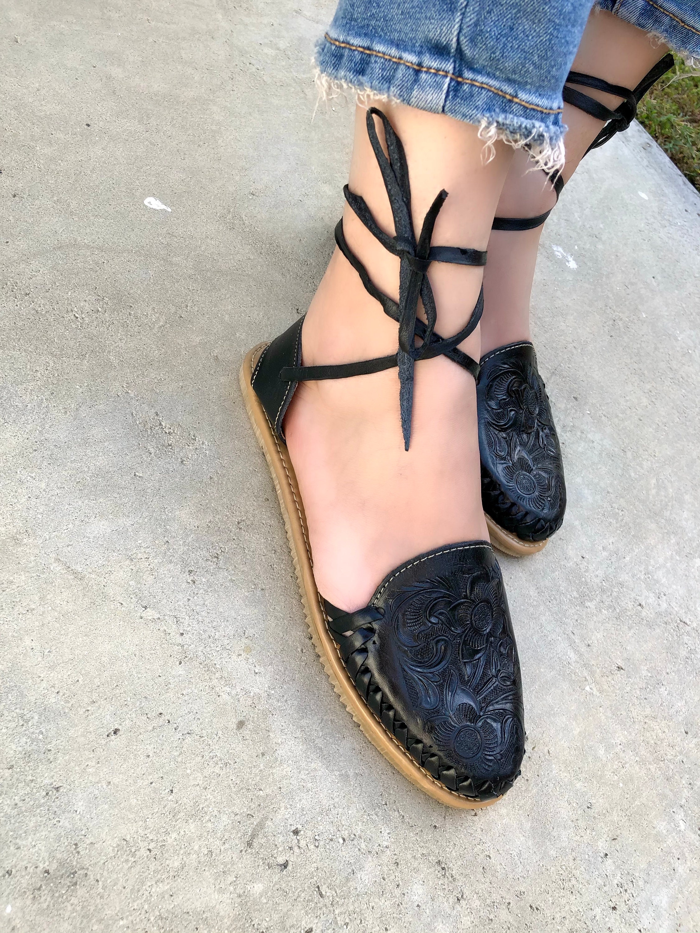 black huaraches women