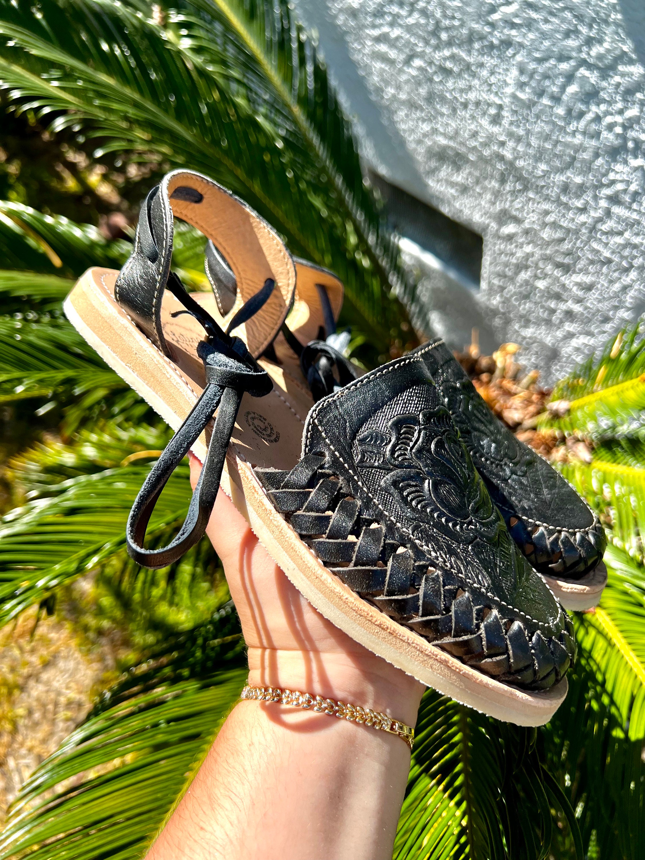Huaraches girls black online