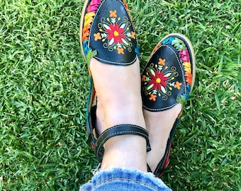 Black Leather Huaraches, Mexican Huaraches, Women leather huaraches, Huarache girasol, Huaraches negros