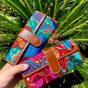 Mexican leather wallet, Mexican embroidered floral wallet, Women Mexican Artisanal Wallet