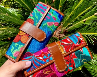 Mexican leather wallet, Mexican embroidered floral wallet, Women Mexican Artisanal Wallet