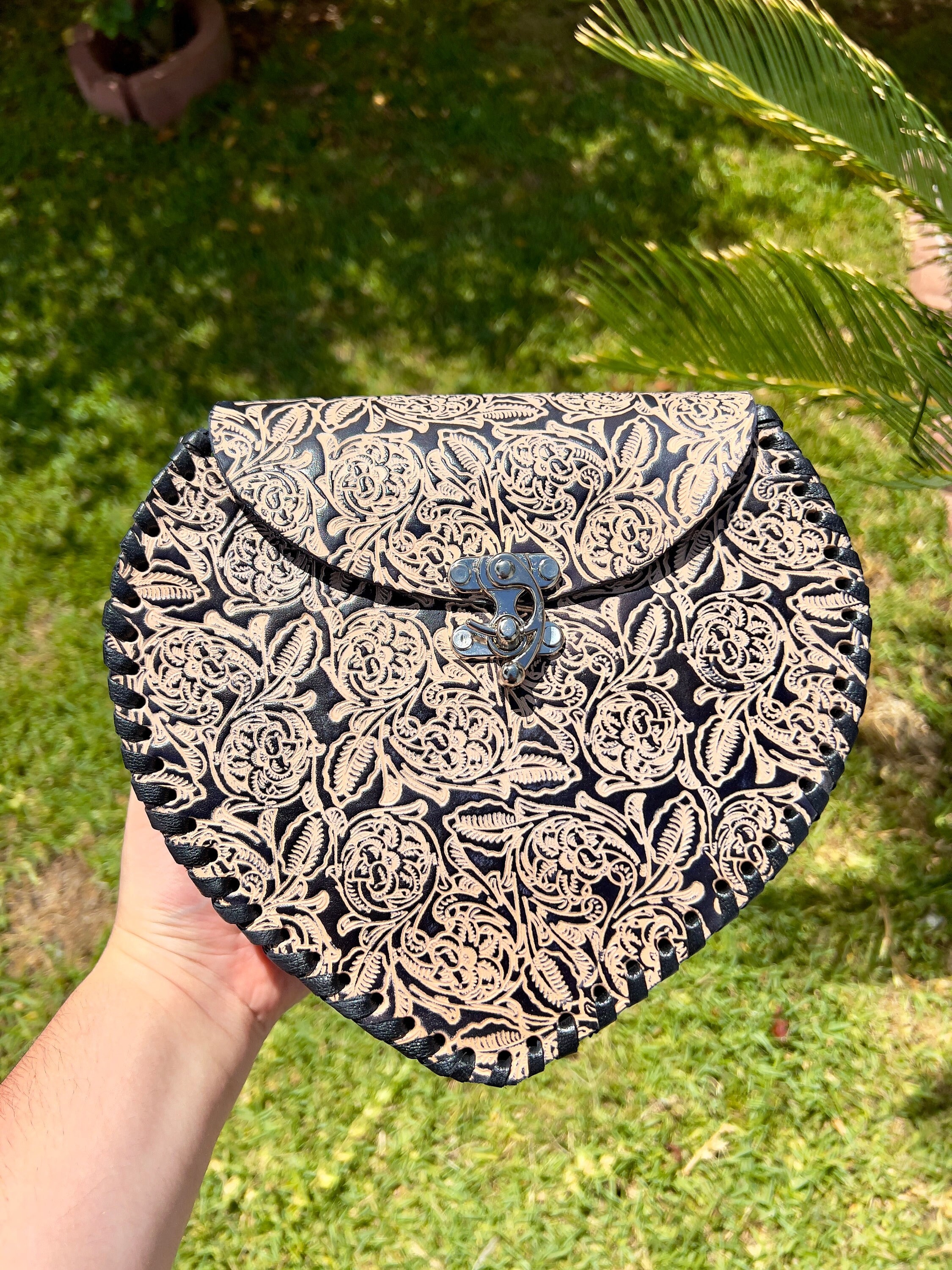 Mexican Leather bag, Heart Leather purse, Tooled Leather purse, Bolsa Mexican de piel