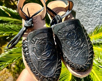 Black Rosa huaraches, Huaraches Mexicanos, Black huaraches, Black Mexican Sandals, Mexican Sandals