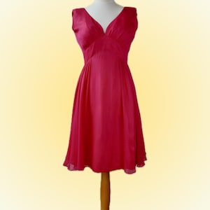 Vintage 1950s 50s mid century sleeveless evening party dress in hot pink / fuschia chiffon, Melbray, UK size 10-12