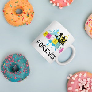 80s Cartoon Friends Mug, Amigos para siempre