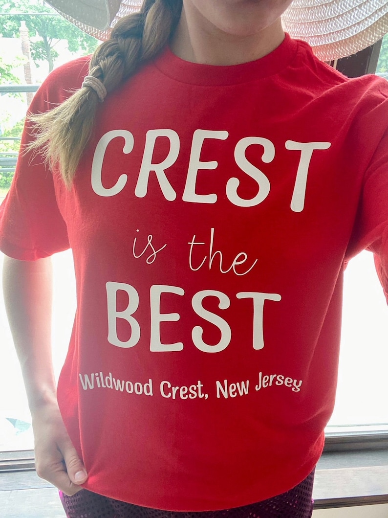 Pode incluir: Camiseta vermelha com texto branco que diz "CREST is the BEST Wildwood Crest, New Jersey".