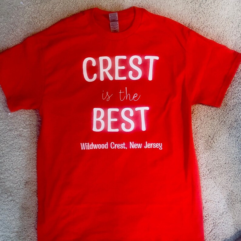 Pode incluir: Camiseta vermelha com texto branco que diz "CREST is the BEST Wildwood Crest, New Jersey".