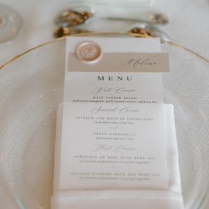 Niestandardowa karta menu weselnego z welinu | Pieczęć lakowa | Spersonalizowane | Papeteria ślubna | Minimalistyczne menu | Nowoczesne wesele | Ręcznie robione