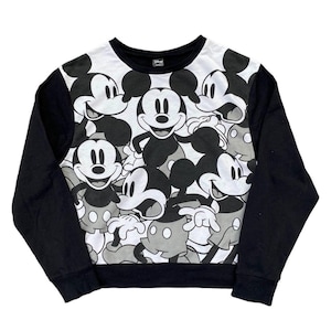 Vintage Y2K Mickey Mouse Full Print Sweatshirt Medium American Cartoon Character by The Walt Disney Company Pullover Crewneck 2000s Size M