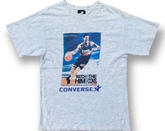 Vintage des années 90 Kevin Johnson joueur de basket-ball professionnel américain chemise grand t-shirt promo Converse impression photo le regarder avec les inconvénients taille L