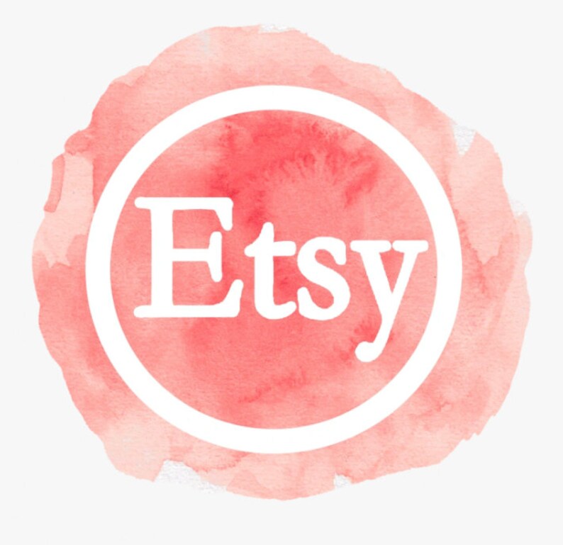 Pu&ograve; includere: Un cerchio bianco con uno sfondo acquerellato rosa e la parola "Etsy" in testo bianco.