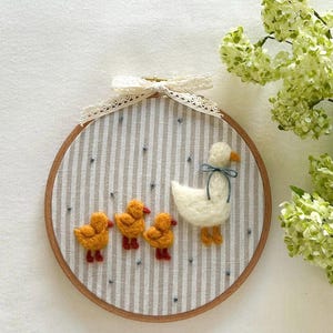 Mama duck and baby Needle Felted Embroidery Hoop