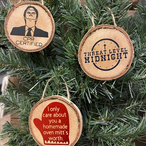 Adorno de rodaja de madera de The Office: Dwight, Nivel de amenaza Medianoche, Guante de cocina