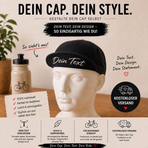 Könnte beinhalten: Eine schwarze Radsportmütze mit kurzem Schirm auf einem Mannequinkopf. Auf der Vorderseite der Mütze steht der weiße Text 'Dein Text'. Das Bild enthält Werbetexte wie 'DEIN CAP. DEIN STYLE.' sowie Symbole für Personalisierung, Komfort und Radsport.